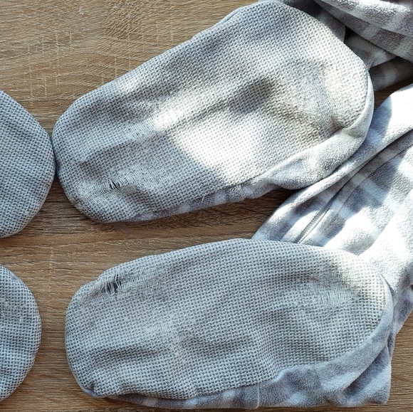 4 pairs Mickey pajamas 5t - Picture 11 of 16